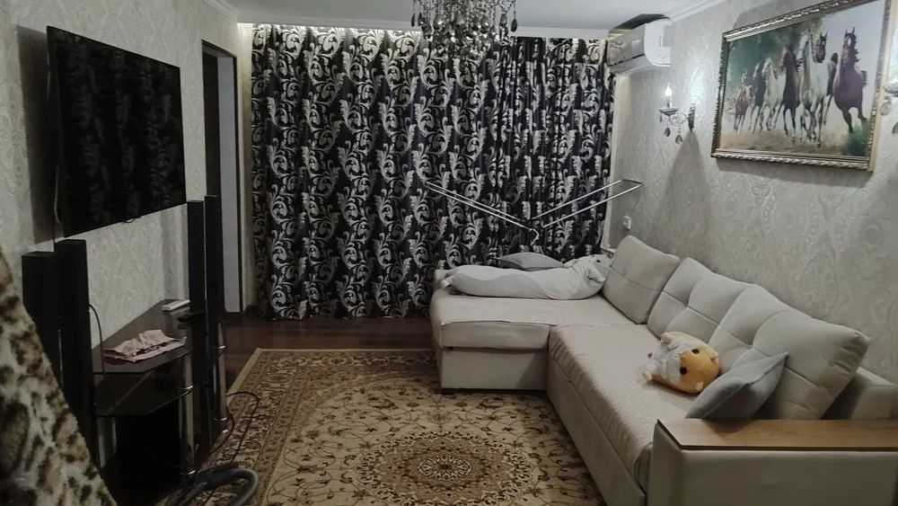 Чиланзар 23 квартал 2в3/1/5 Кирпичный дом, балкон 2*6