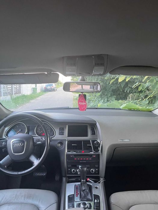 Vând Audi q7 full fără probleme cauciucuri noi baterie noua filtre tot schimbat ulei fiscal suspensie pe arcuri an 2007 3000d