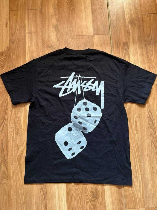 Tricou Stussy cu eticheta (nu Nike, Gucci, Adidas, Balenciaga)