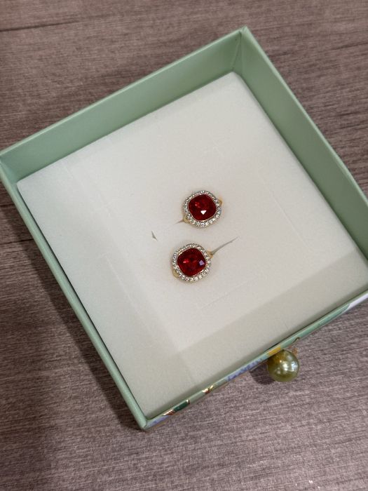 Продам новые серьги
