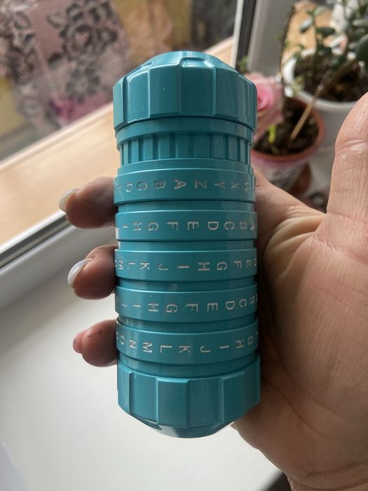 Продам ооловоломку Cryptex Da Vinci Code!