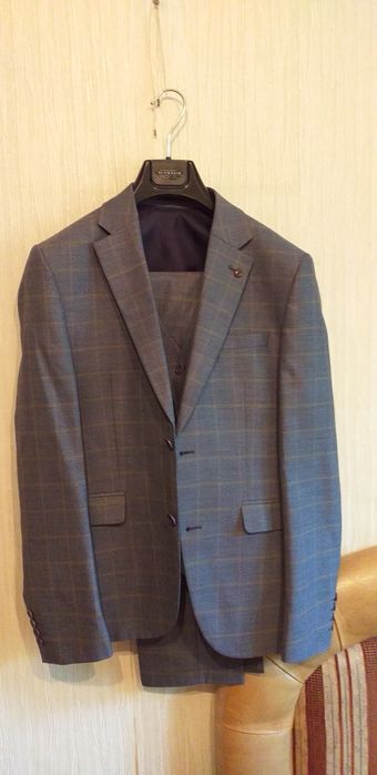 Мужской костюм , рисунок клетка, серо- голубой цвет