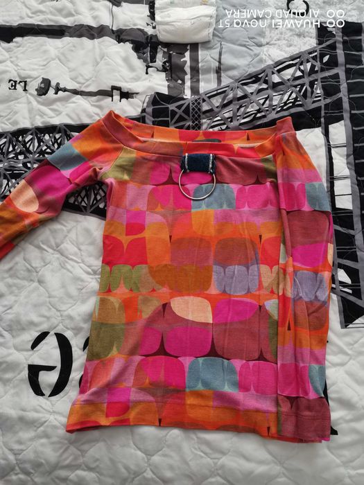 Блуза с голи рамене