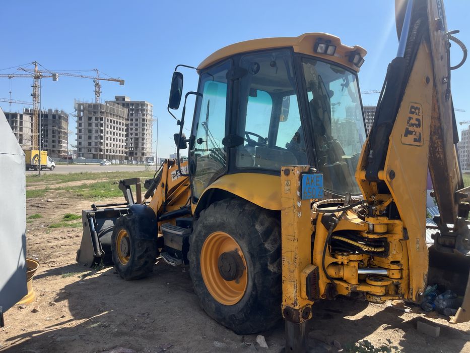 Эксковатор погрузчик Jcb 3x продам трактор