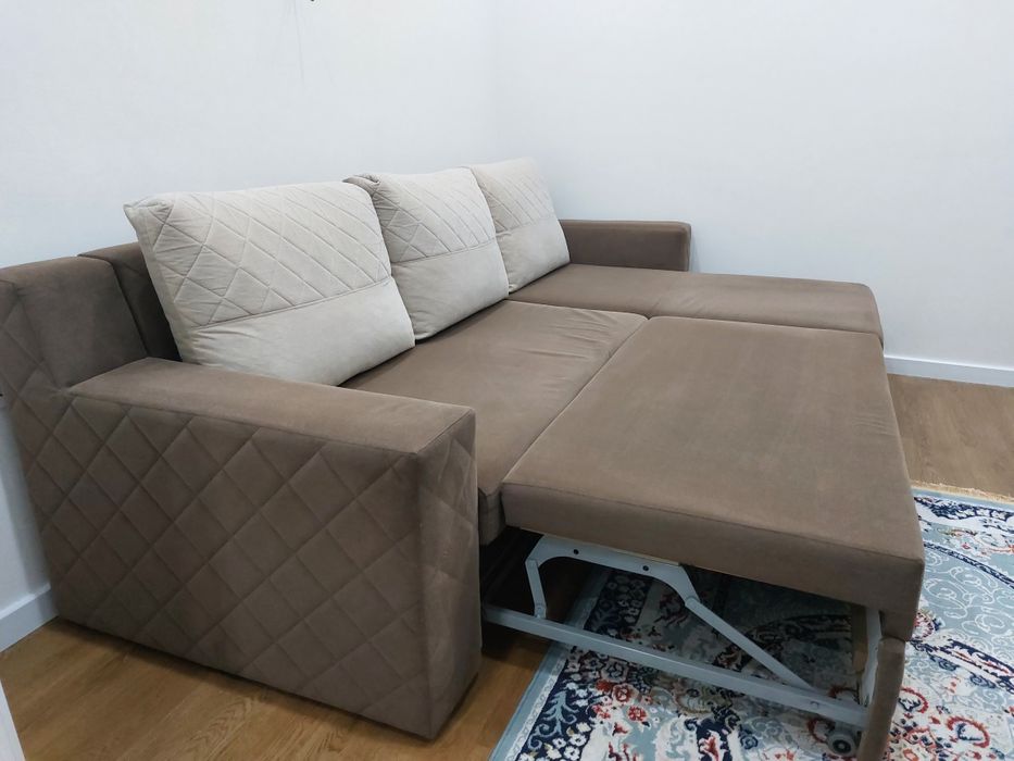 Угловой диван почти новый, Евромебель
