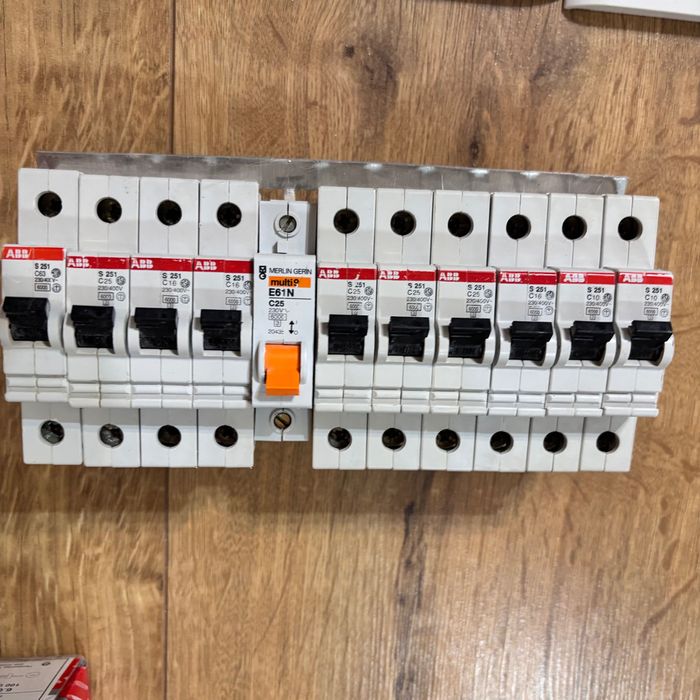 Ключове и контакти Legrand