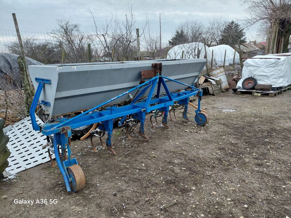 Prasitoare cu fertilizare