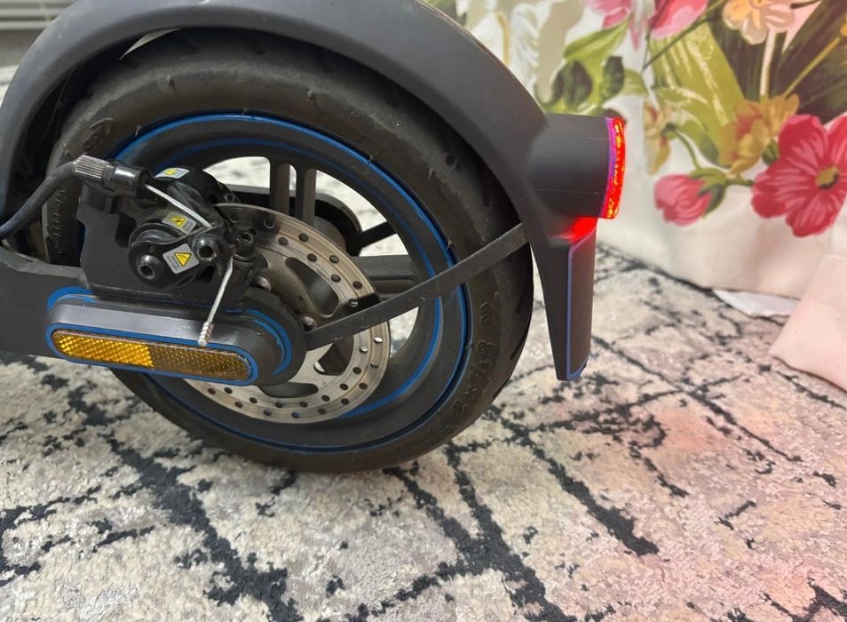 Vând trotinetă electrică Xiaomi Essential sau schimb cu Meta Quest 2