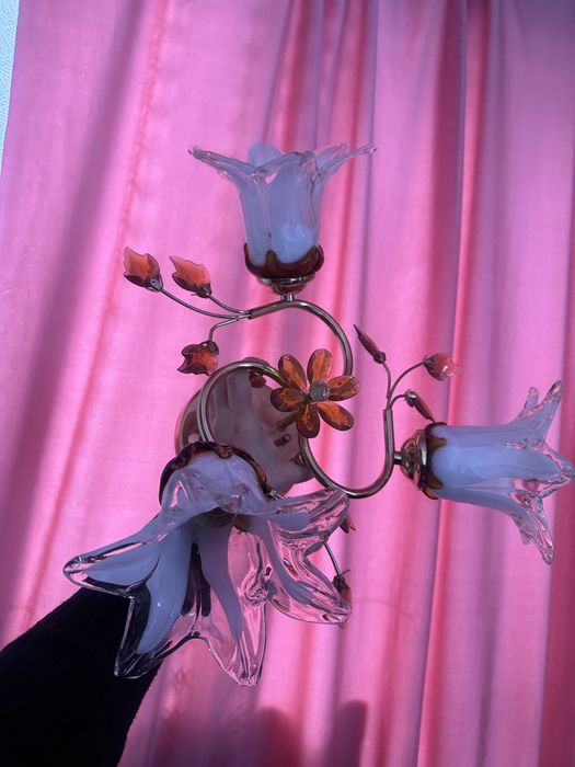 Люстра в хорошем состоянии.