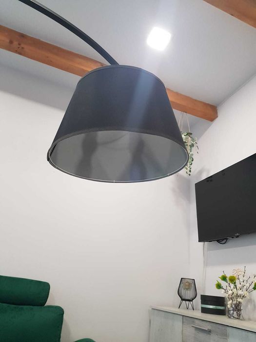 Lampa arcuita de podea