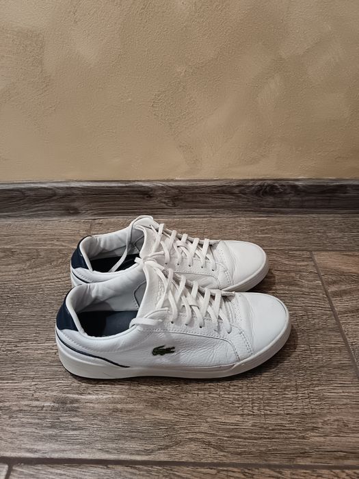 Vând Adidași Lacoste