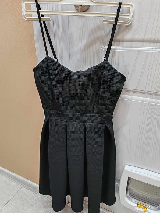 Черна мини рокля