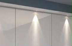 Продавам луксозен гардероб