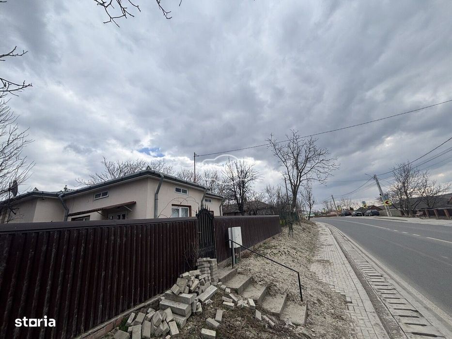 Casa si teren in Stauceni la strada principala