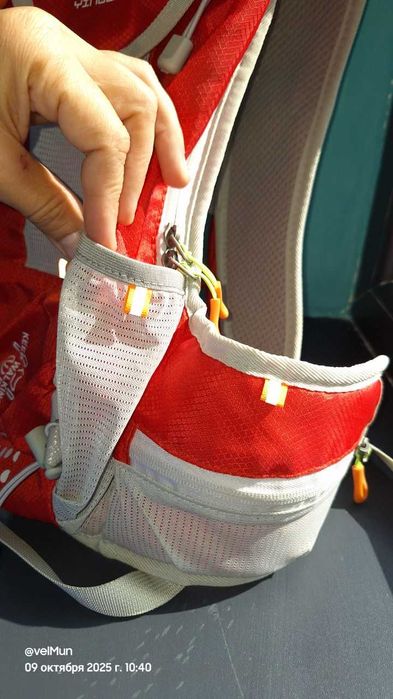 Продам новый велорюкзак красного цвета