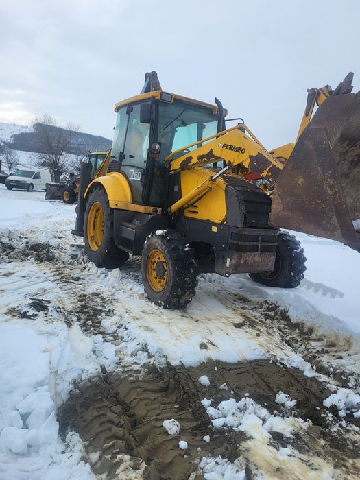 Vând buldoexcavator fermec terex