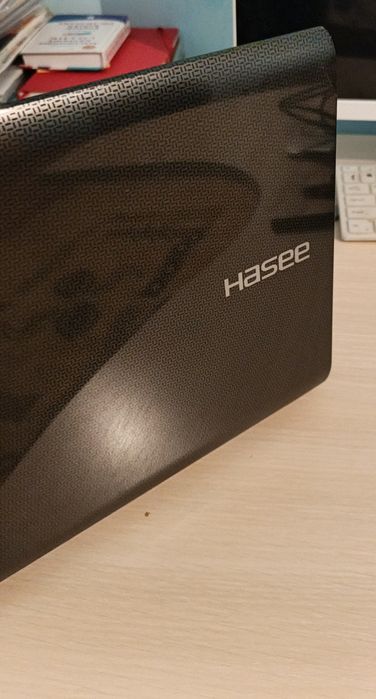 Продаю ноутбук бу  от фирмы Hasee