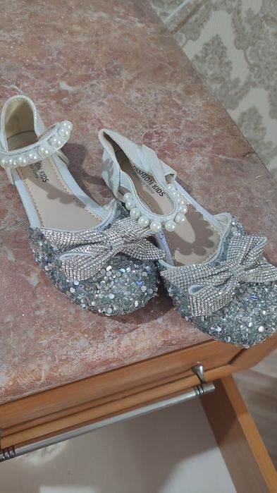 Туфли детские. На девочку