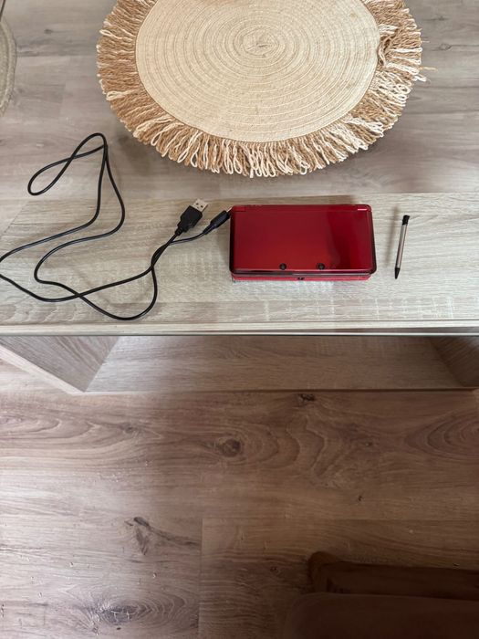 Consolă Nintendo 3DS Modată (Meniu în Engleză) + Stylus Original Metalic