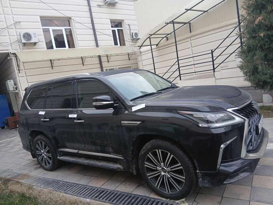 Lexusus LX570 V8AT