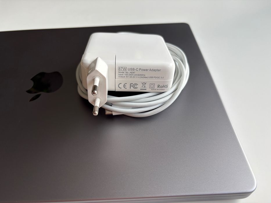Apple MacBook Pro 2021 16' M1Pro 1TB