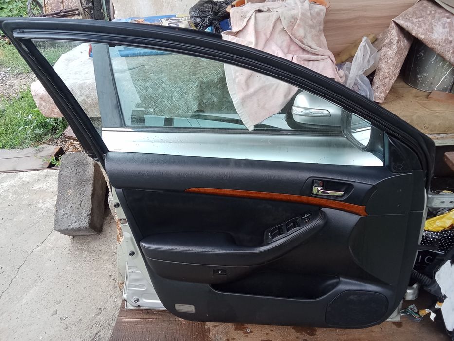 Продам запчасти Avensis