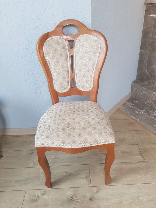 Продам 6 стульев из натурального дерева  состояние хорошие 180.000 сум