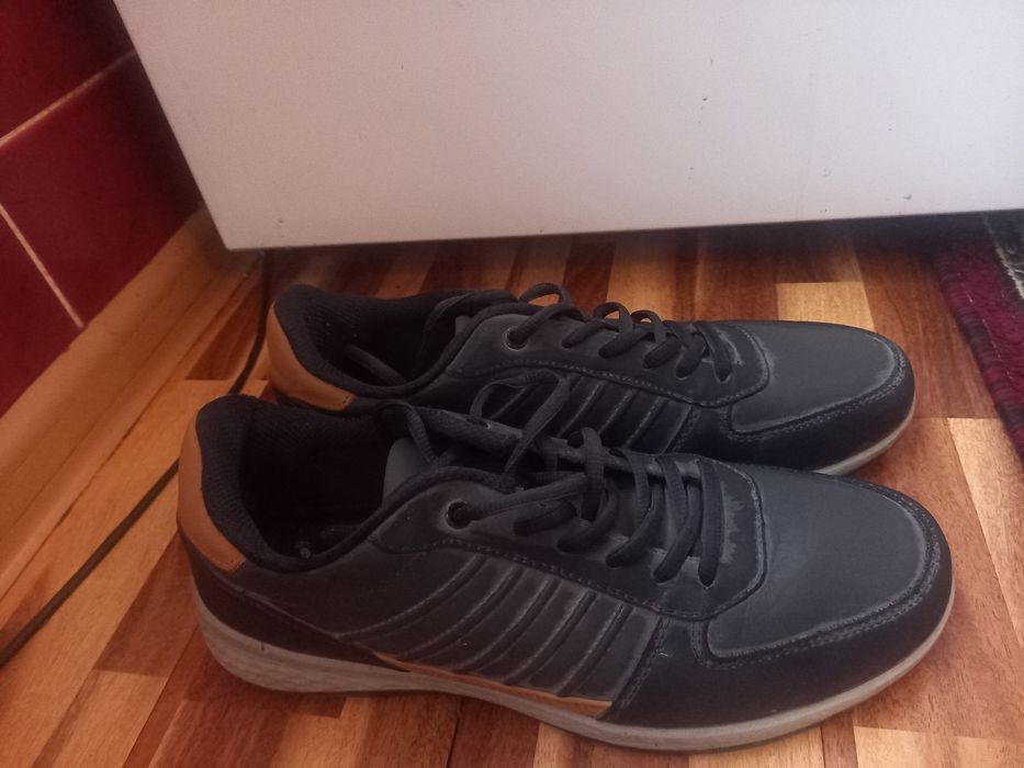 Erkaklar uchun oyoq kiyim