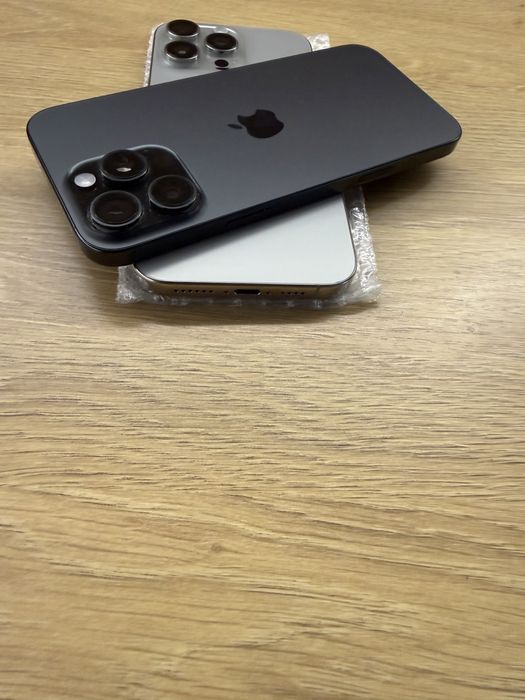 iPhone 16 Pro max Natural/Black -На части