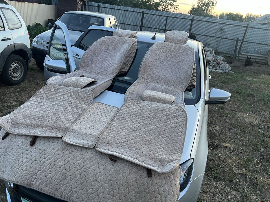 Продам чехлы уневерсальные и подлокотник