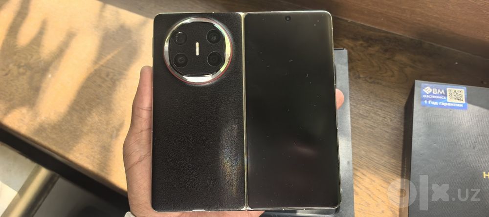 Huawei mate x 6.        12 512 gb