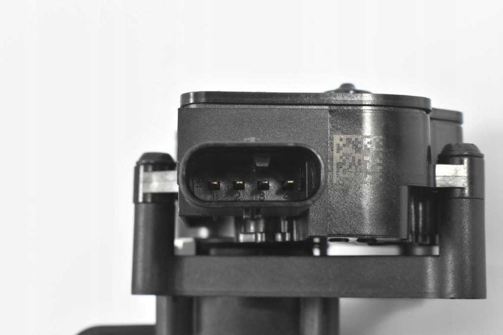 НОВ Оригинален клапан/вентил парно антифриз Mercedes W205, W222, W213