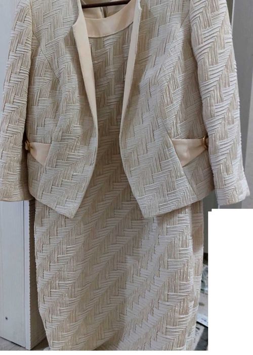 Продам платья б/у 48 и 52 размера