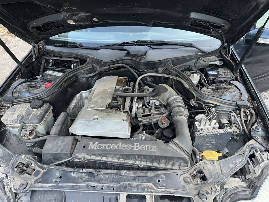 На части 3 броя Mercedes C-class W203 (бензинови)