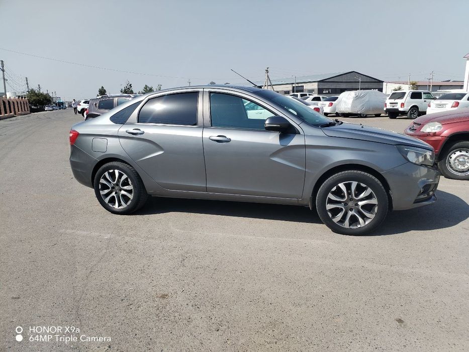 Лада веста седан  1,6