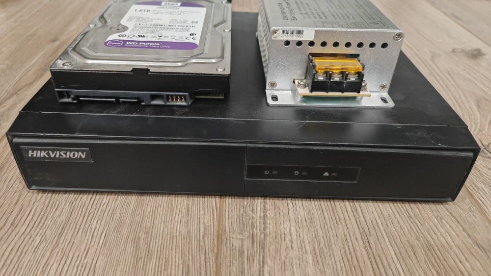Видеорегистратор Hikvision и Hilook