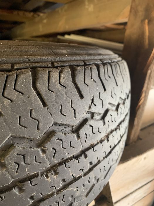 Продам летнюю резину на 16