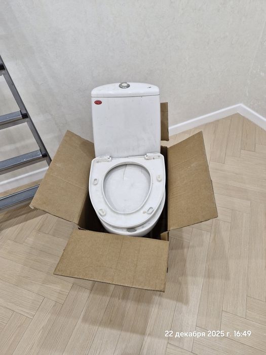 Продам унитаз с бочком, ничего покупать не надо, все есть