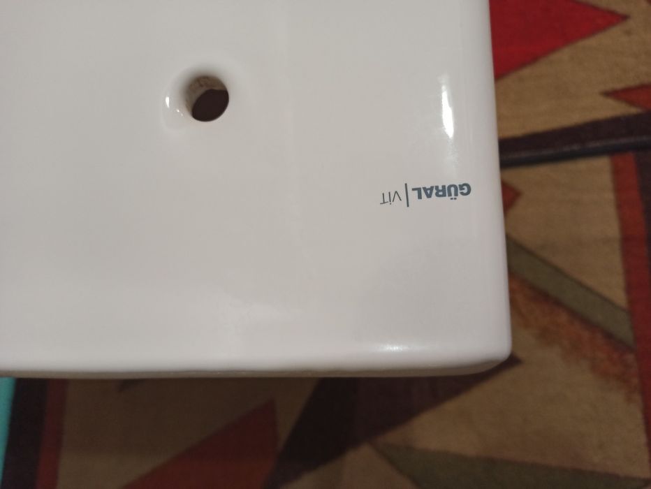 Продавам тоалетна чиния