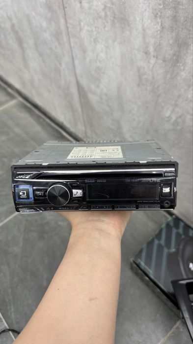 Alpine CDE193BT автомагнитола с bluetooth и рамкой для Lada Granta