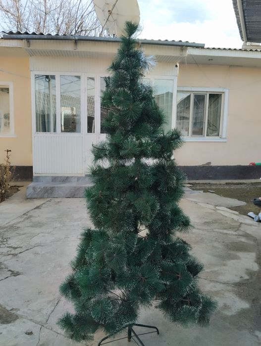 Елка 180см имеет 3 части