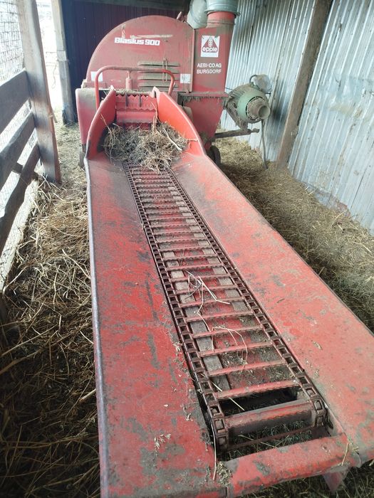 Tocător cu banda pentru fan lucerna etc și moara cu ciocanele