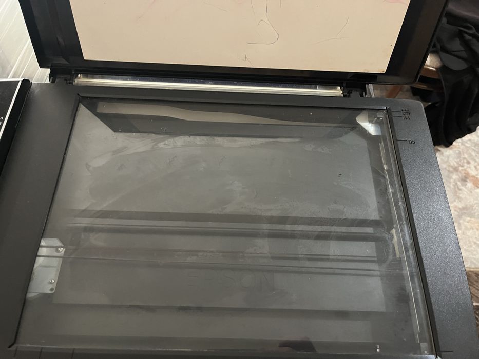 Продам принтер в хорошем состояние нету проводов