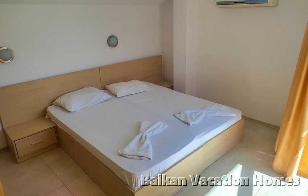 Триетажна къща близо до плажа в Бяла