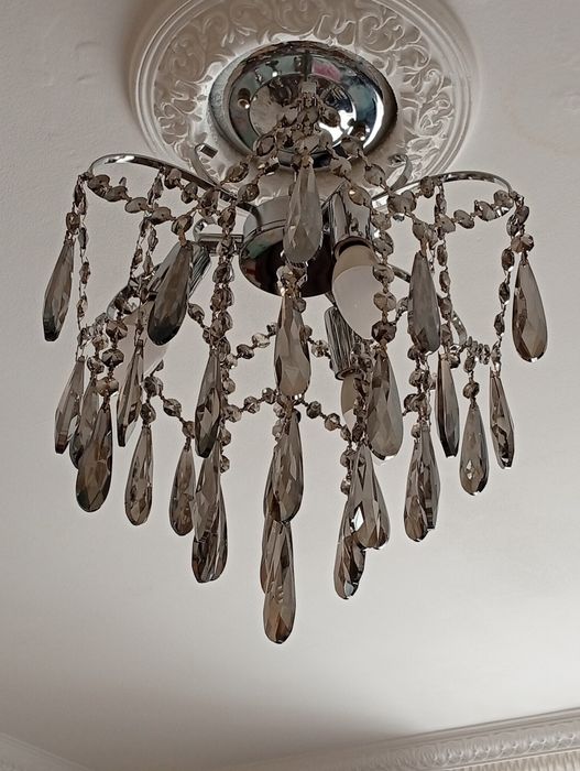 Продам люстру новую