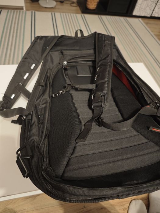 Ghiozdan moto cu protecție pentru spate