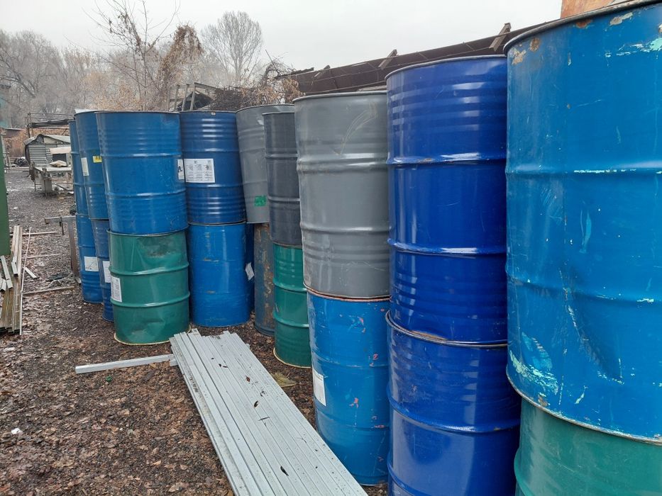 Продам бочки Железные 220 л