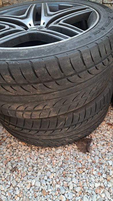 Летни гуми 305/40 r22 продават се и по отделно
