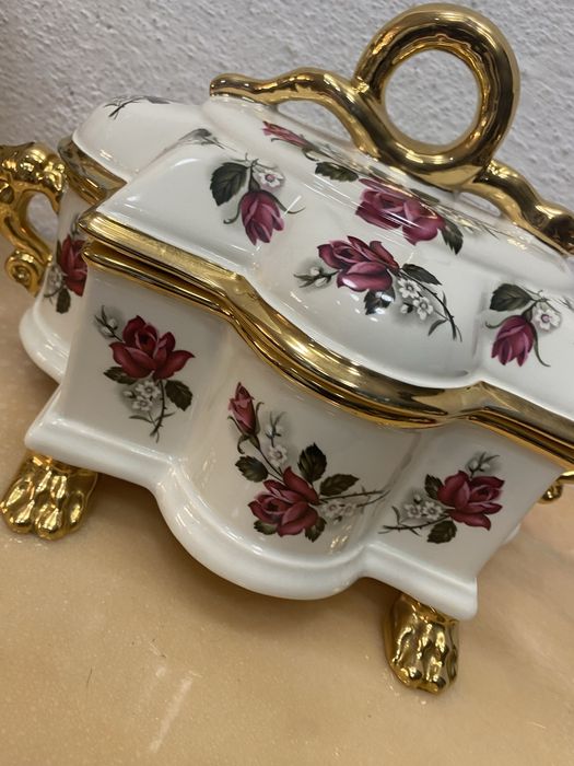 Порцеланов сет на Boch Belgium ваза и кутия за бижута