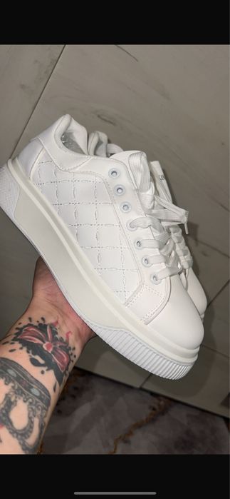 Adidasi  sau sneachers